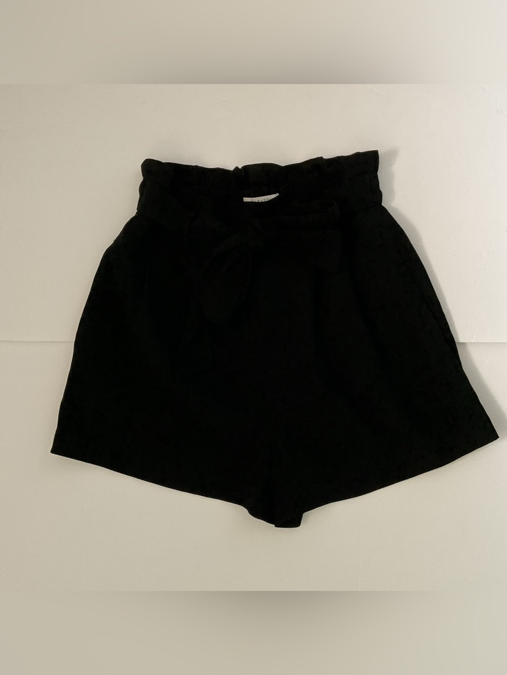 Aritzia Babaton High-Waist Paperbag Tie Black Minimalist Luxury Shorts Size XS